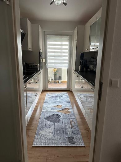 Move in and feel at home - modern 3.5-room apartment with 87 m², glazed loggia, elevator & underground parking – Photo 4