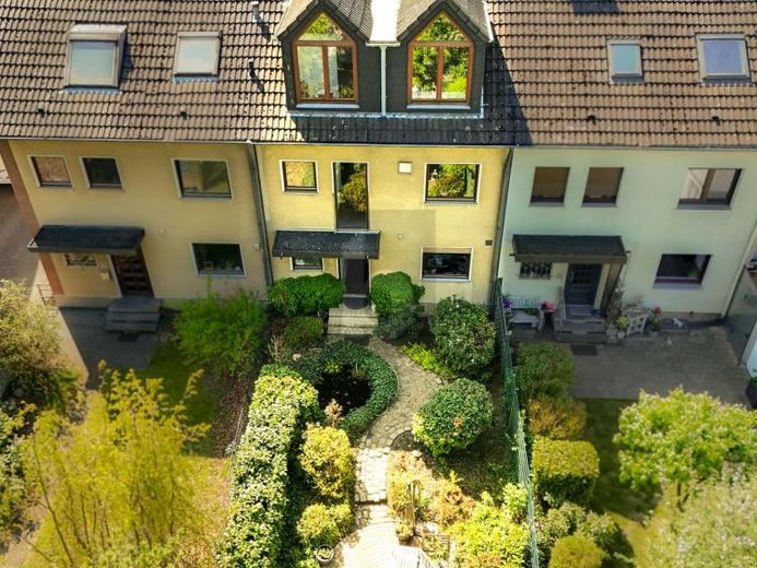 PLATZWUNDER MIT GARTENIDYLLE & KAMIN-CHARME – Foto 1