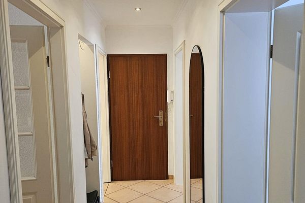 Diese gemütliche 3-Zimmer-Wohnung liegt zentral in Lübeck nahe der Autobahn
