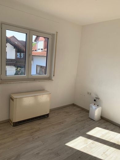 Beautiful 2-room apartment with loggia in Abtsteinach – 64 m² – available from 01.12.2026 – Küche 2