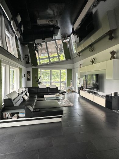 Immobile commerciale 2 capannoni 300 + 450 m² casa unifamiliare 188 m² – Wohnzimmer