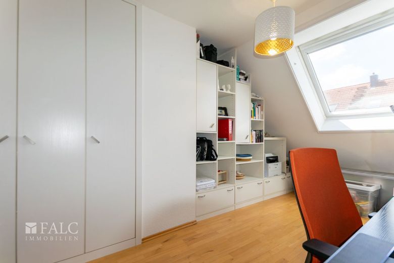 Wohnen auf zwei Ebenen - 3 Zimmer-Dachgeschosswohnung mit Loggia und TG-Stellplatz – Arbeitszimmer
