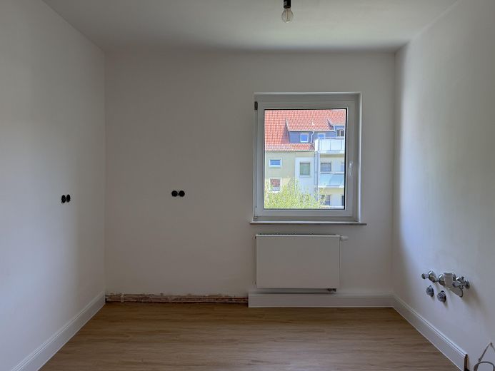 💖 EINZIGARTIGE 3-RAUM-EIGENTUMSWOHNUNG - DIREKT VOM EIGENTÜMER 💖 – Küche (Fensterwand)