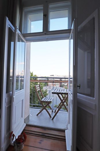 Appartamento singolo in edificio d’epoca con balcone, pronto per essere abitato – Balkon