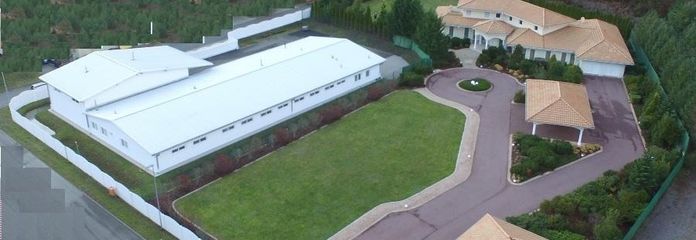 Villa und Halle auf Gesamtarea