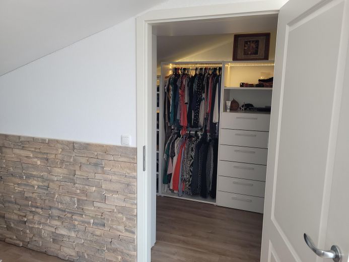 2. Stock: Begehb. Kleiderschnk