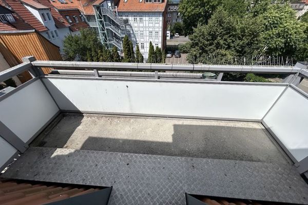 Schnell sein! Helle 2-Zimmer-Wohnung mit zwei Balkonen!