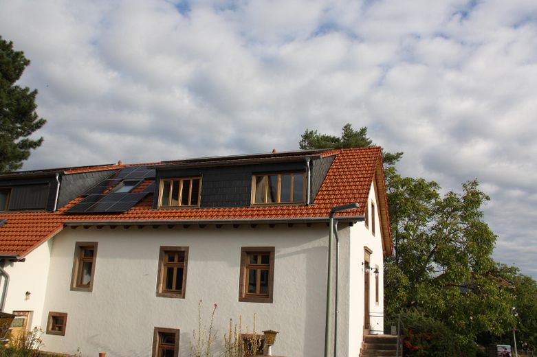 Büyük bahçeli ve ayrı girişli daireli A Plus enerji kimlik belgeli kır evi – Südseite mit PV 
