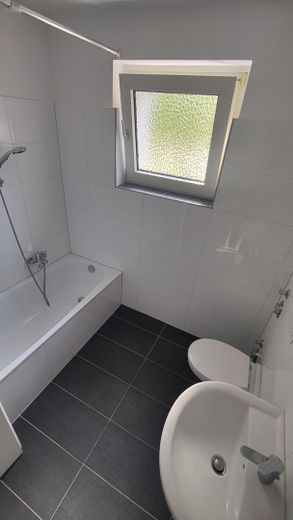 Refurbished 3-room apartment for rent in a good location in Rahlstedt – Badezimmer