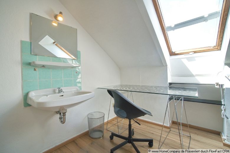 ***City Süd, 5 Fußminuten zur Fußgängerzone: möbliertes WG-Zimmer mit Küchen-Badmitbenutzung – 1e02e657efffb46d0873d4ec4e1604abbda8c499.jpg