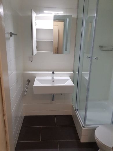 Keine Provision; 13,50 % Rendite,   Innenstadt, 1 min zur Uni, Balkon, neu renoviert – Bad