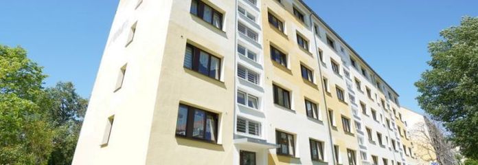 Pequeño apartamento de tres habitaciones con balcón y vistas panorámicas