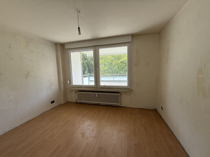 ***Direkt vom Eigentümer*** Großzügige Wohnung mit 2 Balkonen und Weitblick am Waldrand – Zimmer 2