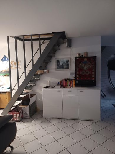 Klimatisierte mod.lichtdurchfl.DG-Whg. Pelleto+PV-Anlage,unverb.FERNSICHT+3-Fachvergl. – Treppe zur Cillarea