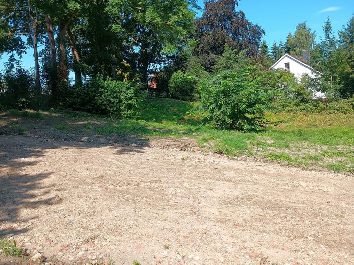 Yatırımcıların dikkatine! Basbeck’in kalbinde Büyük güneşli arsa – befestigte Auffahrt