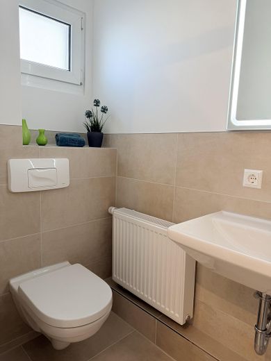 -Senza commissioni- senza pensieri e subito pronto per essere abitato: casa a schiera con giardino e garage privato – Badezimmer 1
