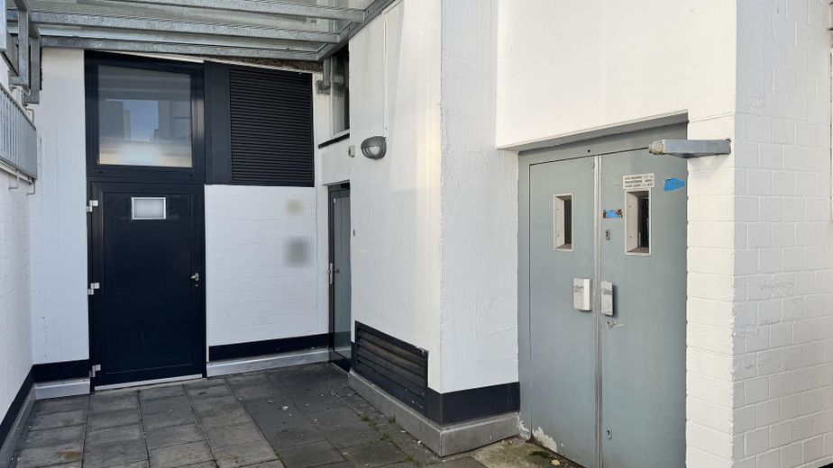 Anlieferung / Lastenaufzug Lag