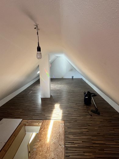 Dachboden von West nach Ost