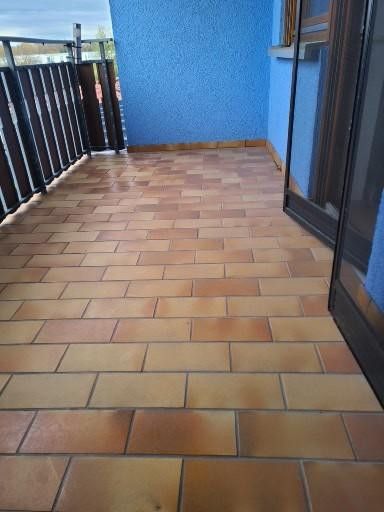 SOFORT BEZUGSFREI! Sehr geräumige lichtdurchflutete 4-Zi- Maisonette-Wohnung inkl. Balkon, Carport – Balkon