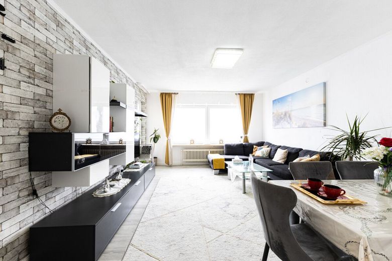 Ihre attraktive und moderne ETW im Herzen von Quickborn - mit Loggia und Tiefgaragenstellplatz – Wohn-Esszimmer