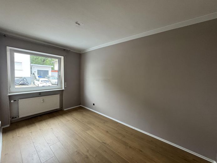 4-kamerappartement op de begane grond met balkon, garage en gebruik van de tuin in rustige ligging, Haibach – Schlafzimmer/Kinderzimmer/Büro