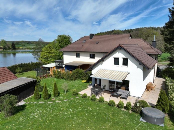 Wer kann bei dem Panorama-Seeblick nein sagen? Einfamlienhaus für Ihre vielfältigen Möglichkeiten – BG 575qm Höchstadt Aischf 004