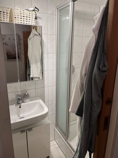 Kleines Bad mit Dusche