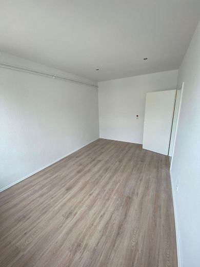 118 m² a 1.003 € di canone netto – solo 16–18 min da Düsseldorf – 4° piano senza ascensore – 1. Schlafzimmer