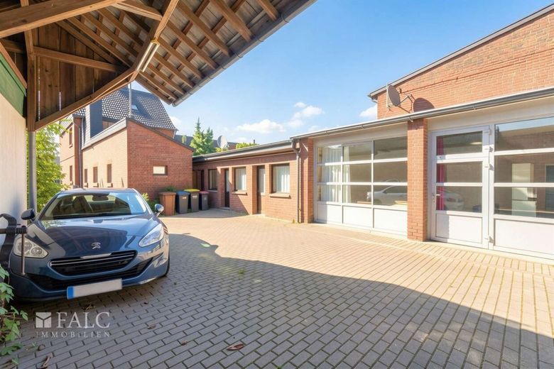 Projektgrundstück in Pulheim-Dansweiler - Wohnen im Grünen, Köln ganz nah – Ansicht Hof - (KI generiert)