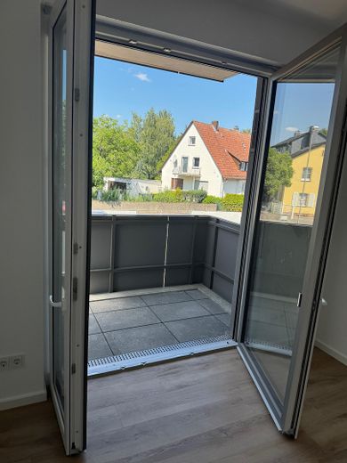 Möbliertes 1-Zimmer-Apartment mit Küche und Balkon (Erstbezug) – Balkon