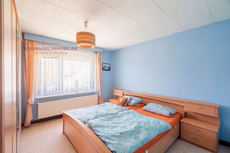 Zwei Häuser auf großzügigem Grundstück mit viel Potenzial in ländlicher Lage - Ideal für Familien! – 5d4ca32e-schlafzimmer-staging-einfamilienhaus-in-cavertitz-ot-scho-na-schoena
