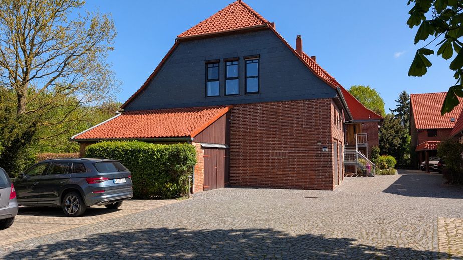 Jeden Tag wie im Urlaub: Wundervolles Landhaus mit Hallenbad, Naturbadeteich und Mieteinnahmen – Geräteschuppen