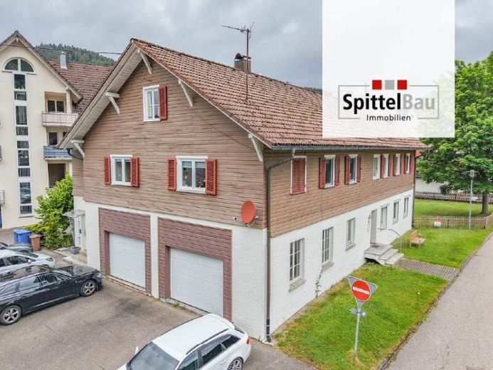 Casa trifamiliare versatile con molto spazio a Schenkenzell come investimento di capitale – Foto 1