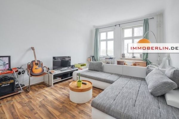 IMMOBERLIN.DE - Charmante Altbauwohnung mit Balkon + Lift in gefragter Lage