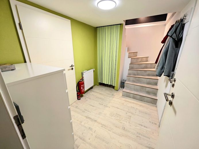 Provisionsfrei Freistehendes EFH BJ 2011, 2 Vollgeschosse, Keller – Keller Flur