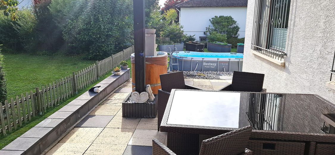 Zweifamilienhaus plus Appartement - Provisionsfrei – Terrasse