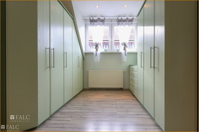 Wohntraum in ruhiger Lage – Ankleidezimmer OG