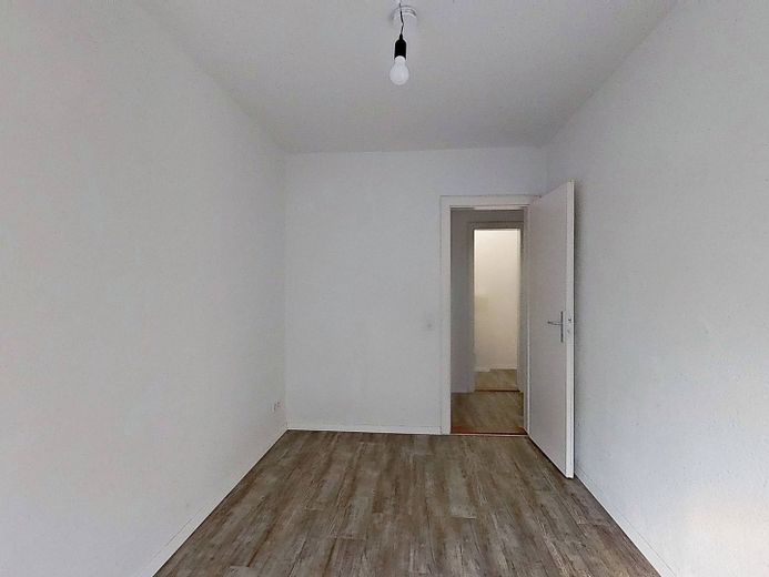 Helle 3-Zimmer-Wohnung mit BALKON, EBK & TAGESLICHTBAD – Ansicht II: Schlafzimmer II