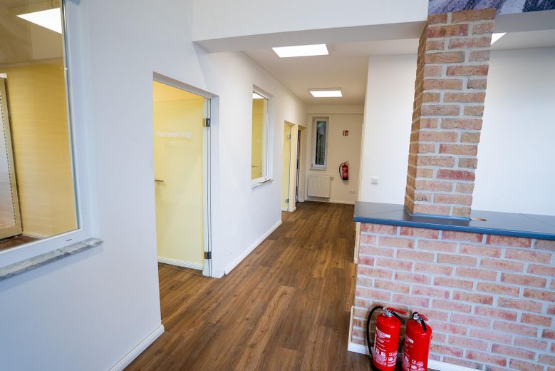 Repräsentive Gewerbeimmobilie mit Einliegerwohnung – Bürotrakt