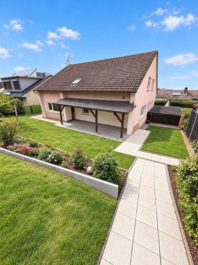 Provisionsfrei! Großzügiges Ein-/Zweifamilienhaus mit Garage & Garten in Klein-Umstadt – Foto 2