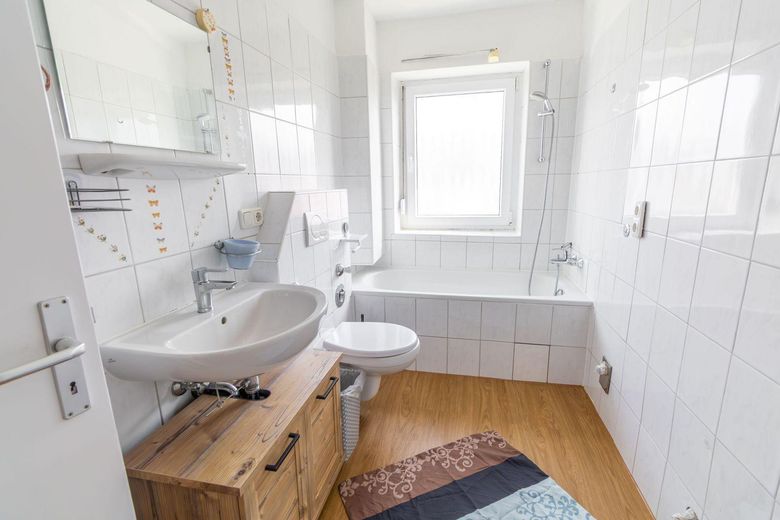 Beautiful 4-room condominium with balcony – approx. 74.81 m² in Laudenbach am Main – Photo 7