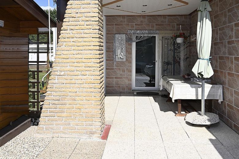 EG Terrasse mit Überdachung