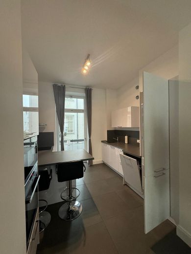 Schöne modernisierte Altbauwohnung im Herzen Schwabings - Teilmöbliert – Küche