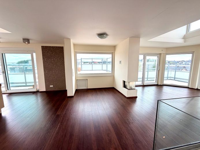 Limburg şehir merkezinde lüks penthouse – 196 m², katedral manzarası, whirlpool ve Gaggenau mutfak – Essplatz