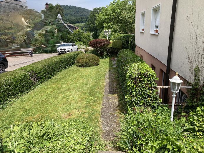 Detached two-family house in an absolutely prime location on the edge of the forest – Seitenansicht 