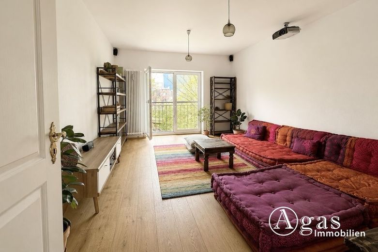 3-Zimmer-Wohnung mit direktem Aufzugszugang am Görlitzer Park, Berlin Kreuzberg – Wohnzimmer