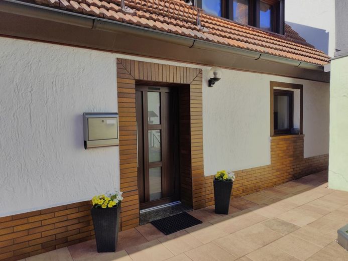 RESERVIERT - KLEIN, ABER OHO! Modernisiertes Einfamilienhäuschen mit Charme in 95346 Stadtsteinach - Einziehen &amp; Wohlfühlen! – Hauseingang