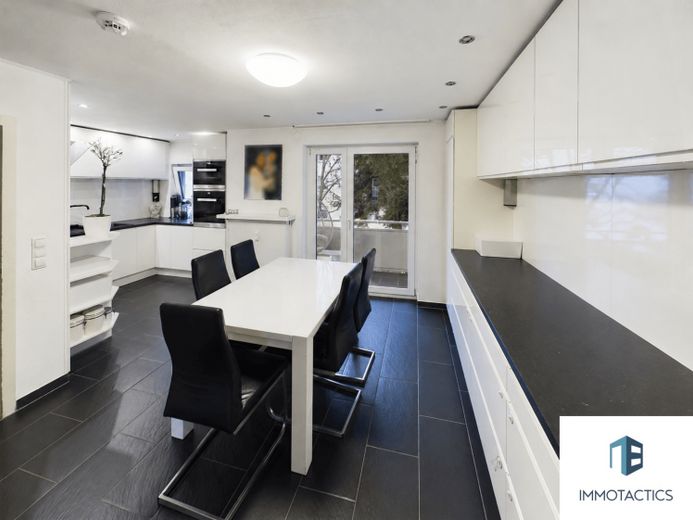 Apartamento de 5 habitaciones de 108 m² con 2 balcones y 2 plazas de aparcamiento en una ubicación atractiva de Bad Kreuznach! – Foto 1