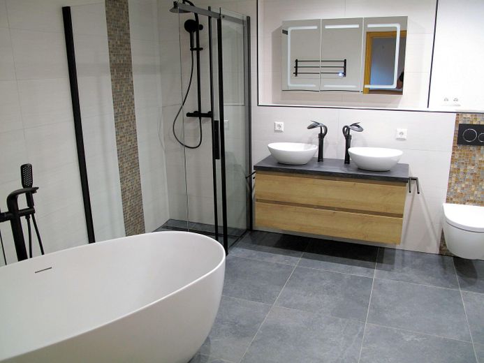 PROVISIONSFREIE 4,5-Zimmer-Wohnung – Badezimmer