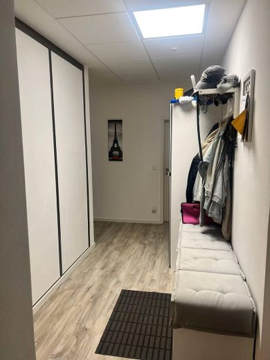 3-Zi.-EG-Wohnung Horkheim – Terrasse & 2 Tiefgaragestellpläte, ggf Friseurladen – Flur